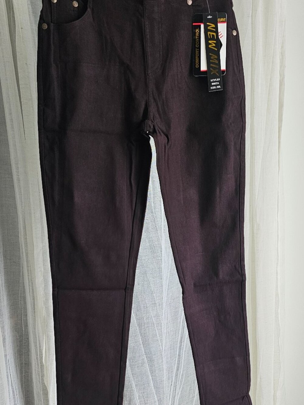 Women's Comfort Control Shape Your Curve Pull On Jeans Brown Size M/L NWT